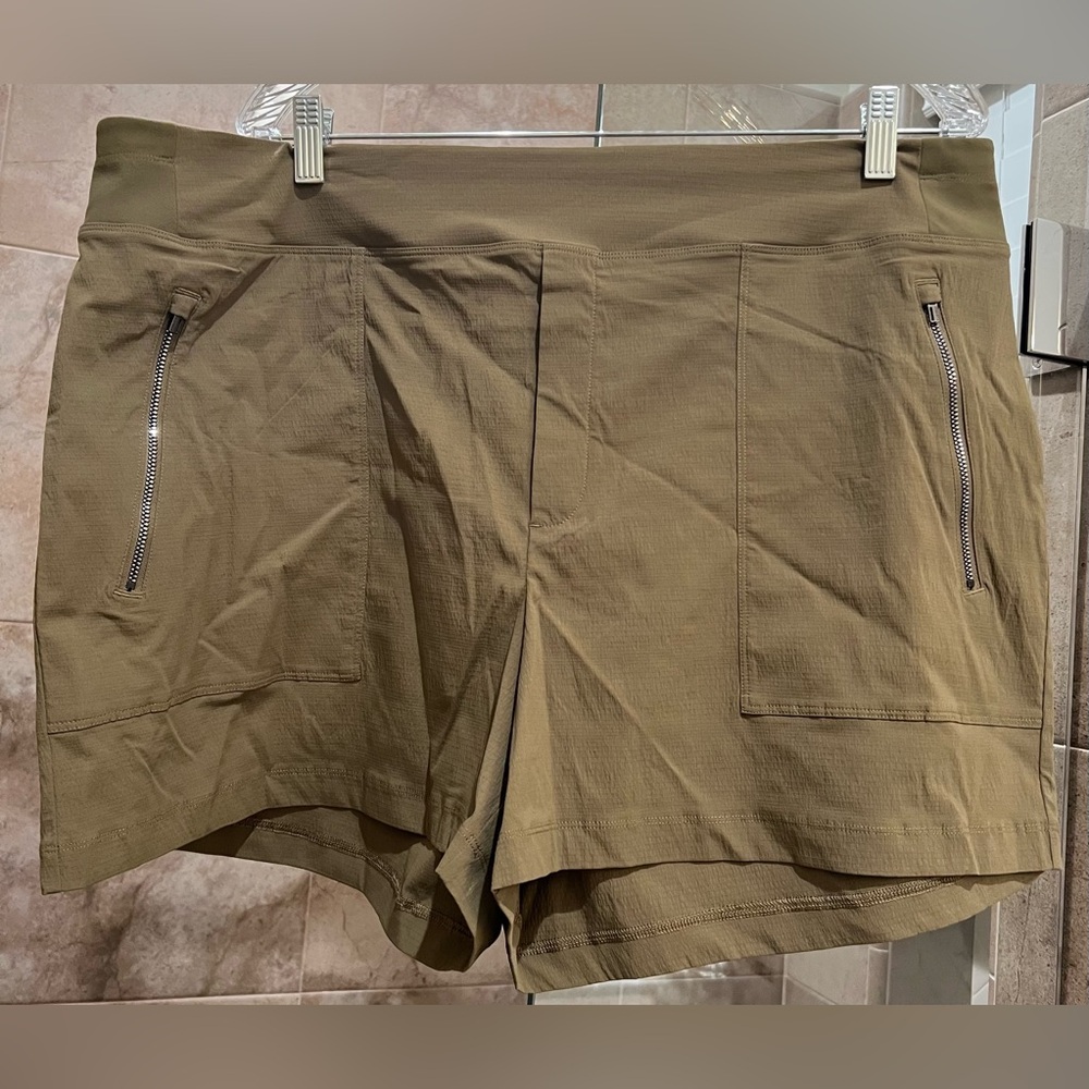 Athleta - NWOT - Size 18 - Olive - Shorts - Drawstring Waist - Pockets